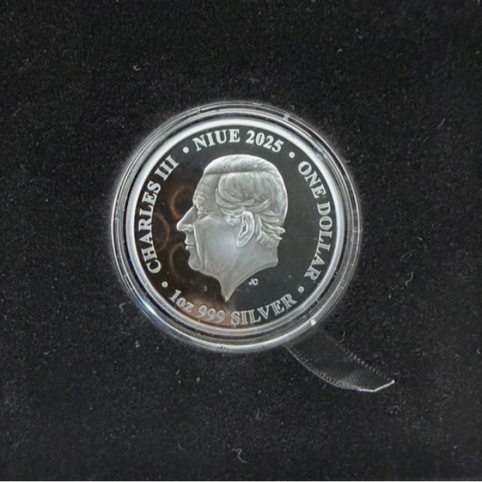 2025 “Honey Bee” 1oz Silver Black Proof Coin – Gold Plated Niue (Mintage 750)