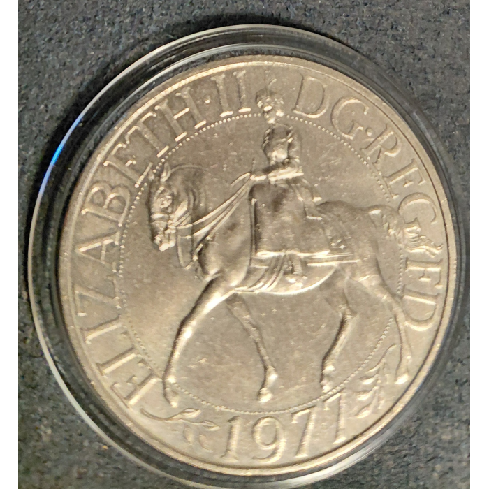  "Royal collectors"  The Queen Elizabeth 11 Jubilees Eqestrian Portrait set 