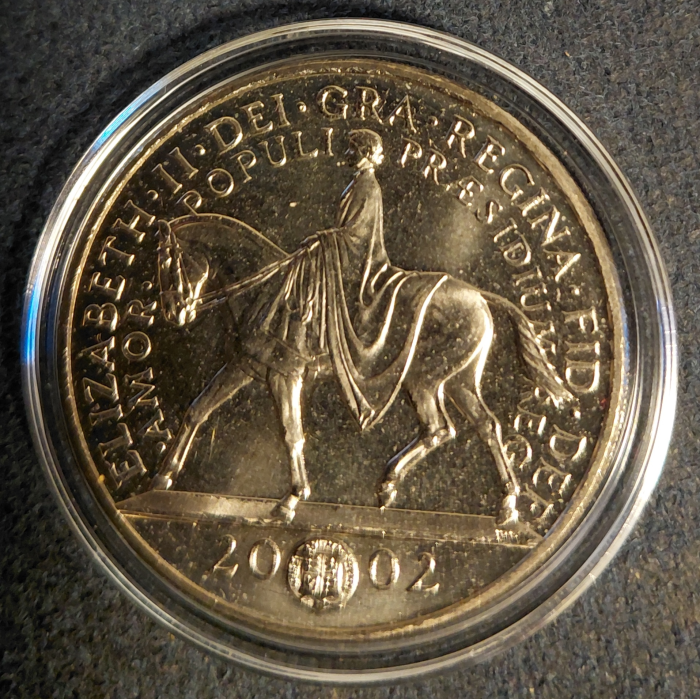  "Royal collectors"  The Queen Elizabeth 11 Jubilees Eqestrian Portrait set 