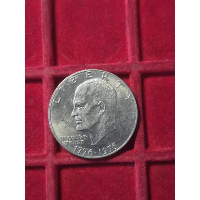1976 DOLLAR COIN USA