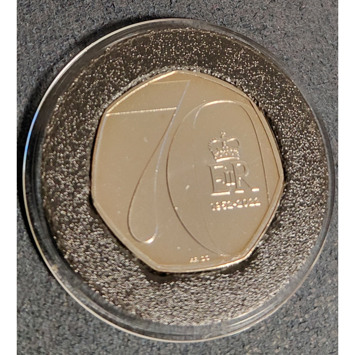  Commemerative - Queen Elizabeth 2 platinum  jubilee  3 coin set