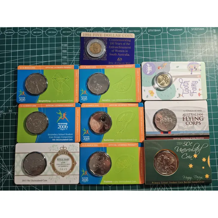 Bundle of wallet sized carded coins, 50 cent, $2- $5- commemorative 
