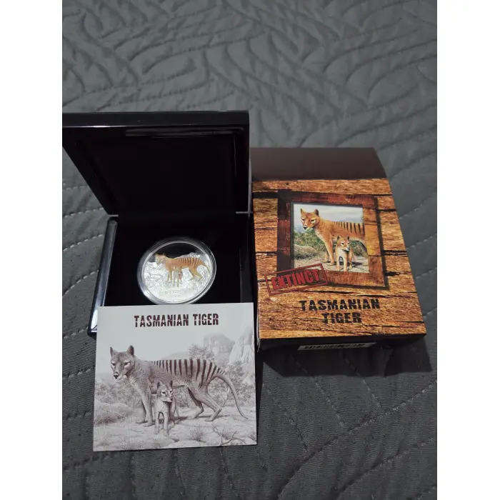 2011 $1 Endangered Tasmanian Tiger 1oz Silver coloured proof coin