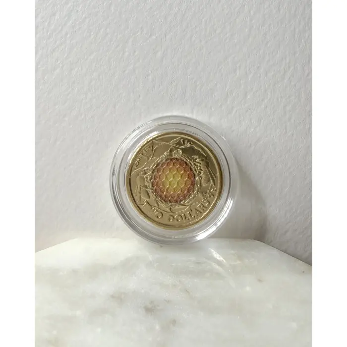 1x UNC 2022 Honeybee $2 Coin (in Lighthouse capsule)