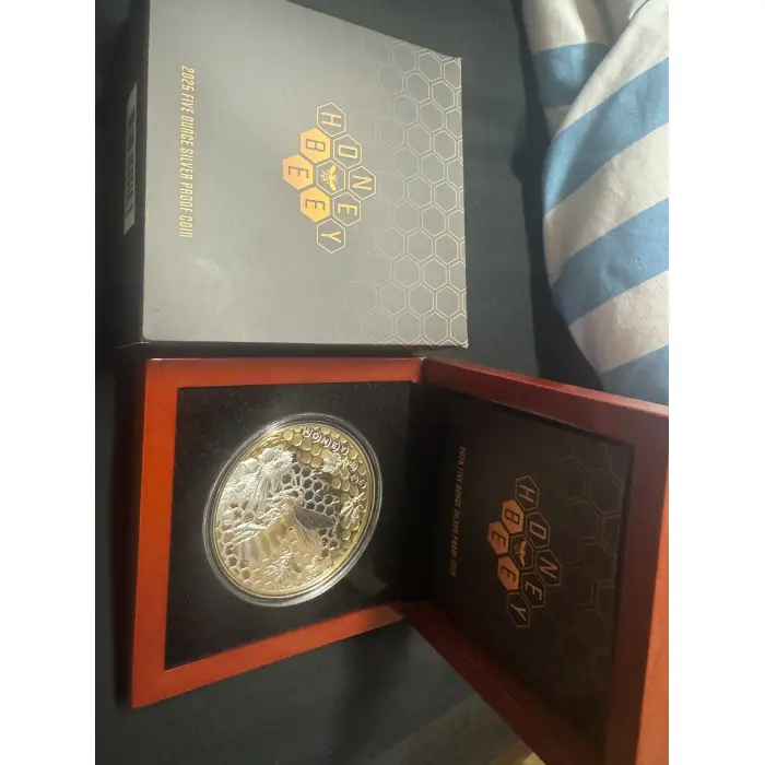 HONEY BEE 5OZ GOLD PLATED .999 SILVER PROOF COIN $10 NIUE 2025